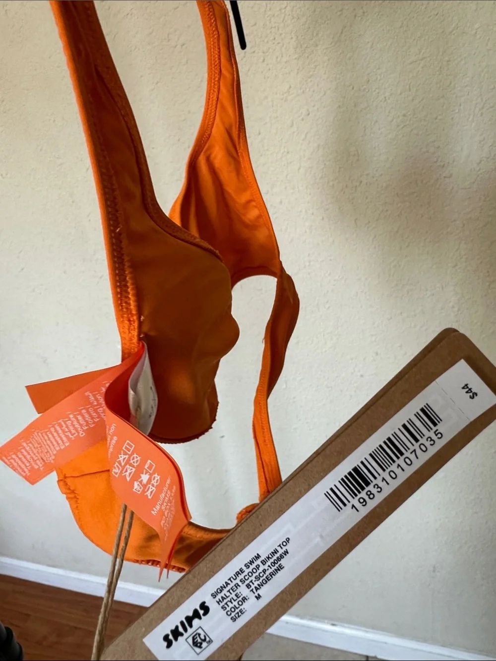SKIMS SIGNATURE SWIM HALTER SCOOP BIKINI TOP IN TANGERINE Size M
